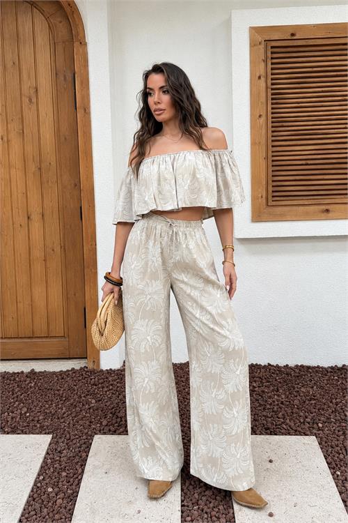 Neşeli butik kadın bej desenli madonna yaka volanlı bluz pantolon ikili yazlık takım NBNP035 