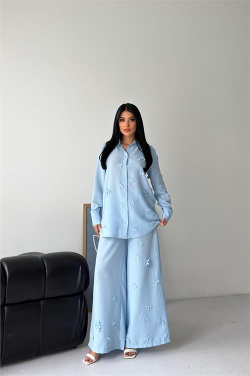 Neşeli butik kadın bebe mavi çiçek aplikeli ikili keten kumaş takım NBMS2642 