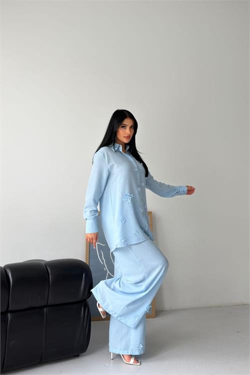 Neşeli butik kadın bebe mavi çiçek aplikeli ikili keten kumaş takım NBMS2642 