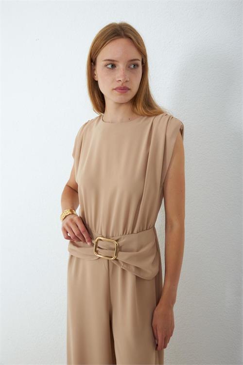 Neşeli butik kadın bej bel drapeli kemer detaylı sıfır kol tam boy tulum NBMY4043 