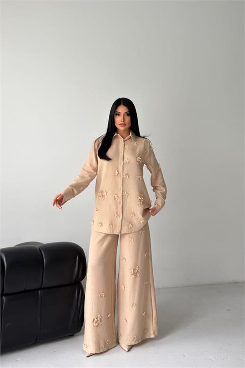Neşeli butik kadın bej çiçek aplikeli ikili keten kumaş takım NBMS2642 