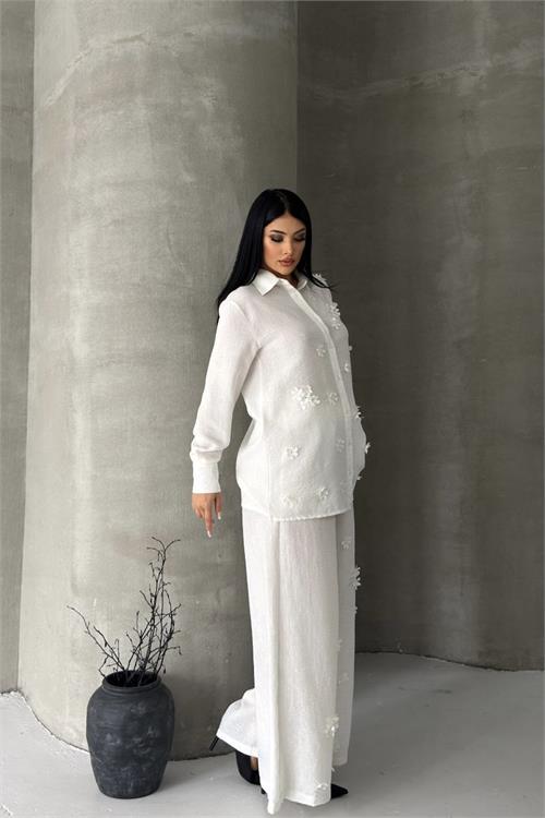 Neşeli butik kadın beyaz çiçek aplikeli ikili keten kumaş takım NBMS2642 