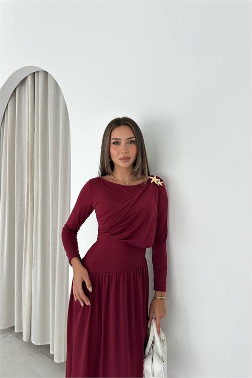 Neşeli butik kadın bordo broş detaylı sandy kumaş drapeli midi boy elbise NBK5011 