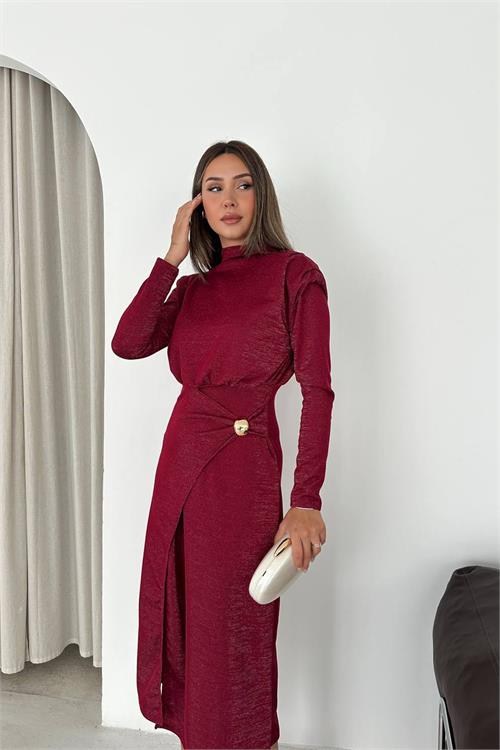 Neşeli butik kadın bordo drapeli gold tokalı ışıltılı yırtmaç detaylı midi elbise NBK5016 