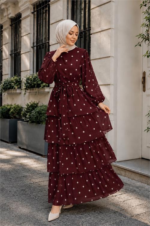 Neşeli butik kadın bordo kat kat puantiye desenli kuşaklı premium tesettür elbise --- NBVQ4963 