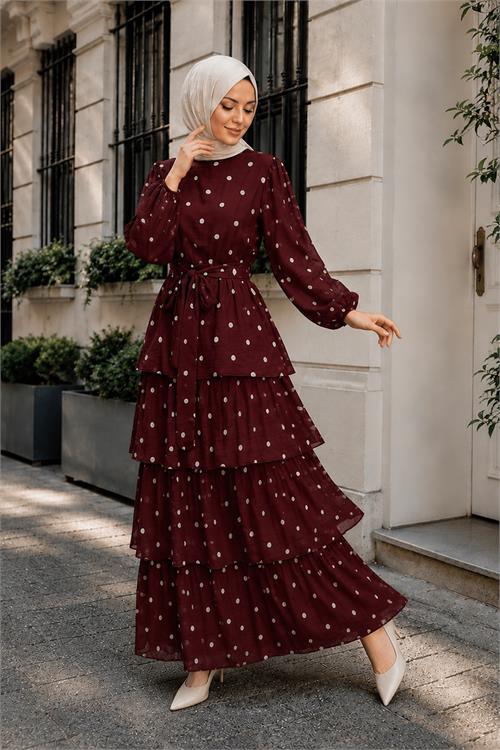 Neşeli butik kadın bordo kat kat puantiye desenli kuşaklı premium tesettür elbise --- NBVQ4963 