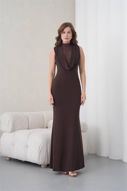 Neşeli butik kadın kahverengi degaje yaka dantel detaylı maxi boy abiye elbise NBS9385 