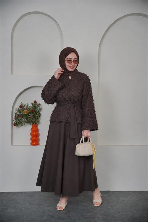 Neşeli butik kadın kahverengi püskül kumaş bağlama detaylı etekli tesettür takım ---- NBVQ3144 