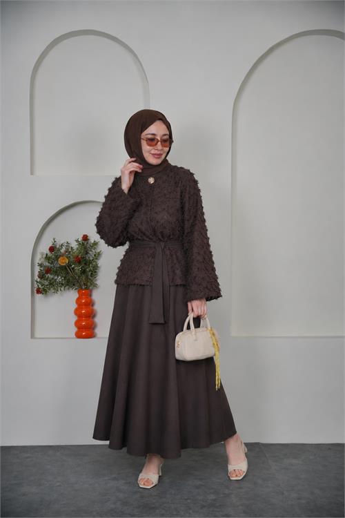 Neşeli butik kadın kahverengi püskül kumaş bağlama detaylı etekli tesettür takım ---- NBVQ3144 