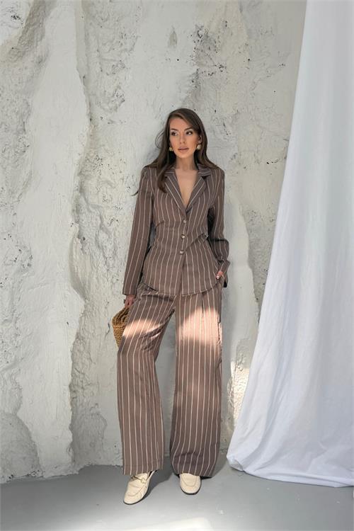 Neşeli butik kadın kahverengi şerit desenli bel bağlamalı blazer ceket pantolon takım --- NBNP030 