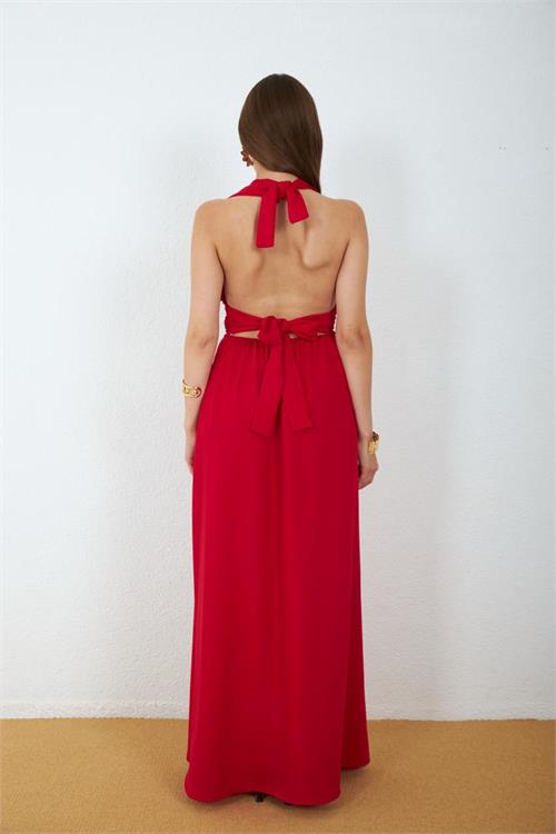 Neşeli butik kadın kırmızı yırtmaçlı halter yaka sırt dekolteli bağlama detaylı maxi elbise NBMY4133 