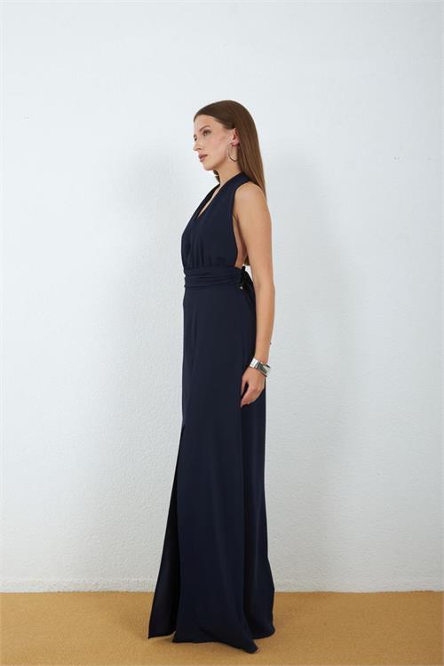 Neşeli butik kadın lacivert yırtmaçlı halter yaka sırt dekolteli bağlama detaylı maxi elbise NBMY4133 