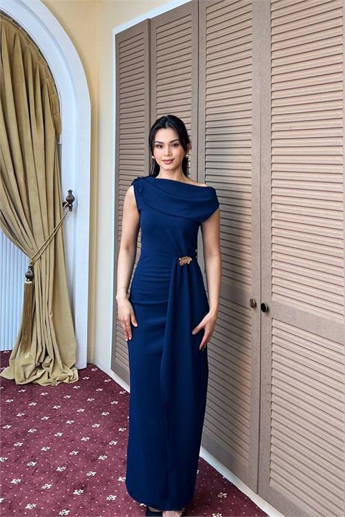 Neşeli butik kadın mavi tek omuz bel toka detaylı yırtmaçlı premium elbise NBMY3907 