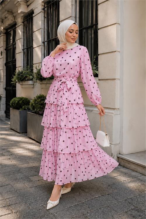 Neşeli butik kadın pembe kat kat puantiye desenli kuşaklı premium tesettür elbise --- NBVQ4963 