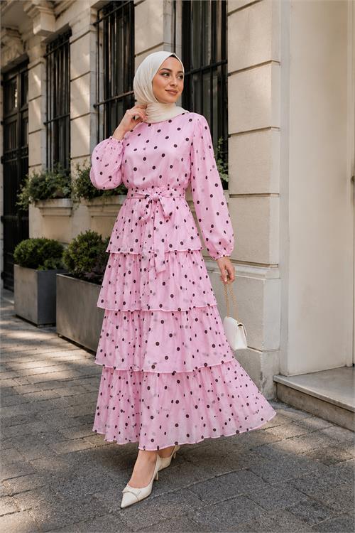 Neşeli butik kadın pembe kat kat puantiye desenli kuşaklı premium tesettür elbise --- NBVQ4963 