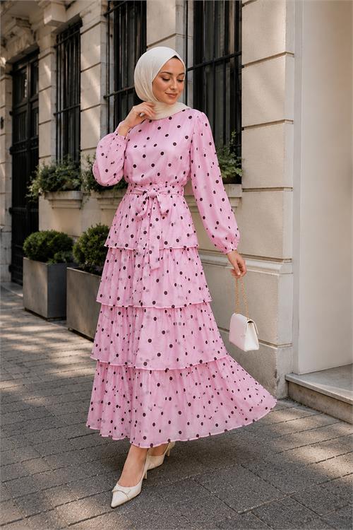 Neşeli butik kadın pembe kat kat puantiye desenli kuşaklı premium tesettür elbise --- NBVQ4963 