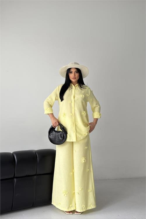 Neşeli butik kadın sarı çiçek aplikeli ikili keten kumaş takım NBMS2642 