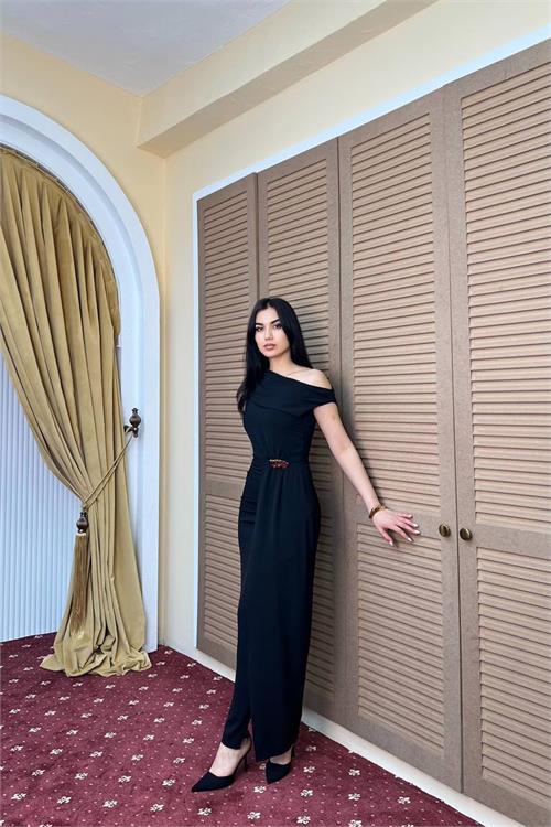 Neşeli butik kadın siyah tek omuz bel toka detaylı yırtmaçlı premium elbise NBMY3907 