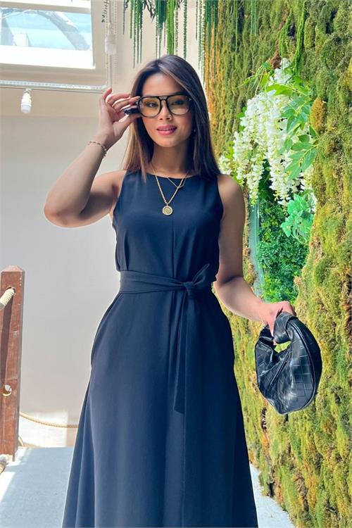 Neşeli butik kadın siyah rahat kalıp kolsuz kuşak detaylı tam boy tulum NBMY4017 
