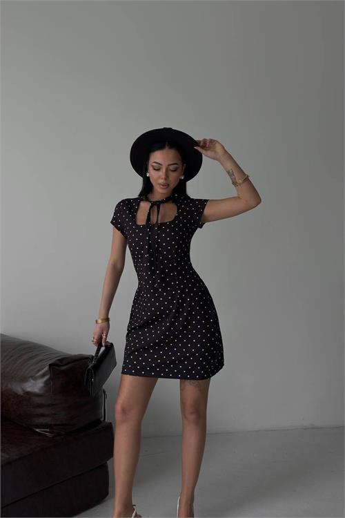 Neşeli butik kadın siyah yaka bağlama detaylı kare yaka puantiye desenli mini elbise --- NBG130 