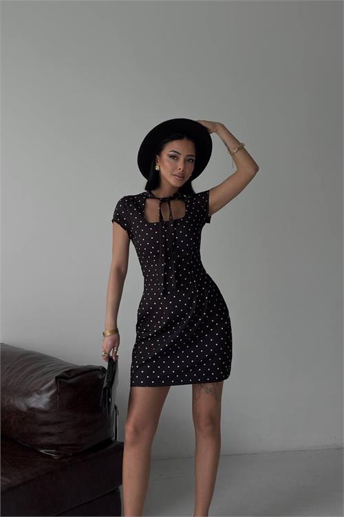 Neşeli butik kadın siyah yaka bağlama detaylı kare yaka puantiye desenli mini elbise --- NBG130 
