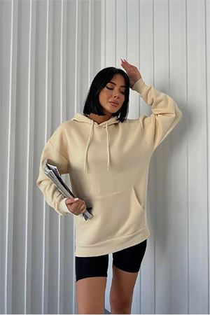Neşeli butik kadın bej kapüşonlu kanguru cepli üç iplik sweatshirt FVR002