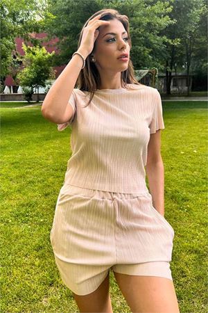 Neşeli butik kadın yeni sezon piliseli alt üst ikili takım NB10047