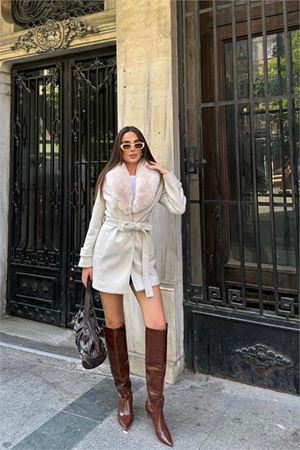 Neşeli butik kadın cep detaylı kuşaklı yaka kürklü kısa kaşe kaban NBSTR1019
