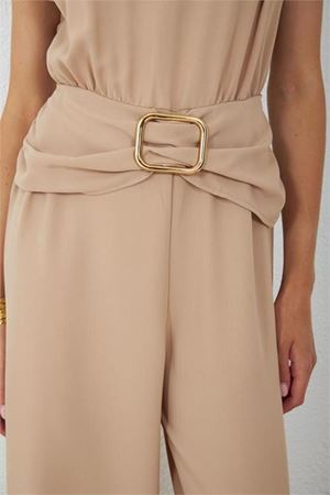 Neşeli butik kadın bej bel drapeli kemer detaylı sıfır kol tam boy tulum NBMY4043