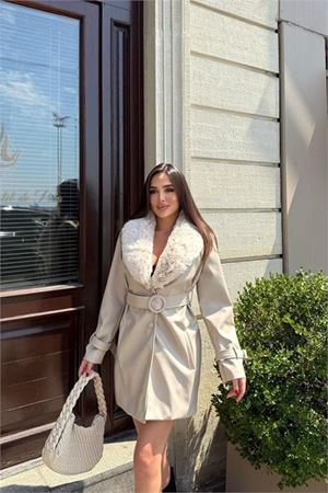 Neşeli butik kadın yaka kürk detaylı düğmeli kemerli kısa deri kaban NBSTR1009