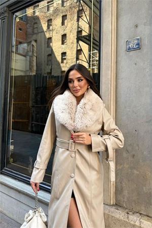 Neşeli butik kadın yaka çıkarılabilir kürk detaylı düğmeli deri trençkot NBSTR1001