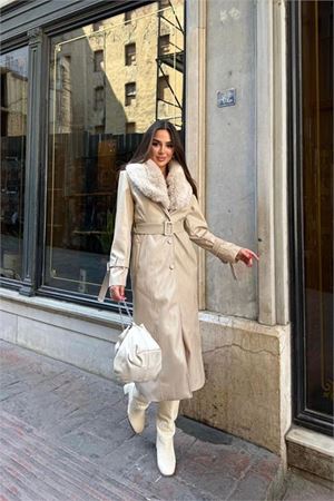 Neşeli butik kadın yaka çıkarılabilir kürk detaylı düğmeli deri trençkot NBSTR1001