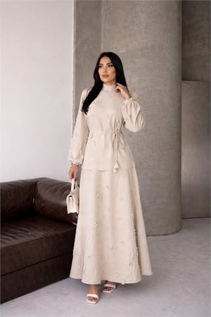 Neşeli butik kadın bej keten kumaş çiçek aplikeli hakim yaka etekli takım NBMS2629