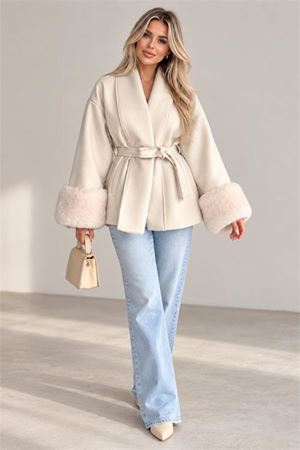 Neşeli butik kadın bej kuşaklı kol kürk detaylı kısa kaşe kaban NBSTR2026