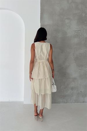 Neşeli butik kadın bej kruvaze yaka kat kat kuşaklı midi boy elbise NBK4674