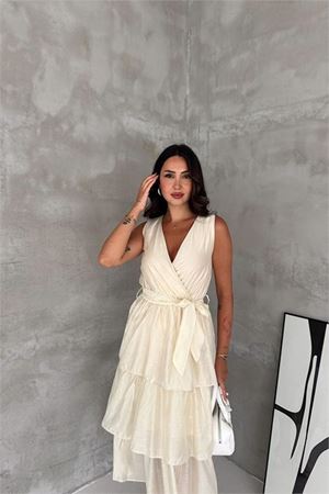 Neşeli butik kadın bej kruvaze yaka kat kat kuşaklı midi boy elbise NBK4674
