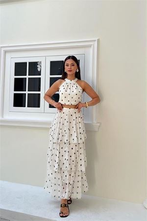Neşeli butik kadın beyaz puantiye desenli halter yaka bluz kat kat etek ikili takım NBMY4093