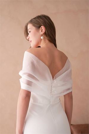 Neşeli butik kadın beyaz tül ve taş detaylı abiye elbise NBS9372