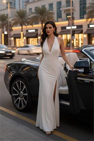Neşeli butik kadın beyaz sırt dekolteli bağlama detaylı derin yırtmaçlı maxi boy elbise NBDF225