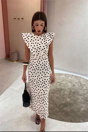 Neşeli butik kadın beyaz omuz vatkalı puantiye desen midi boy kalem elbise NBEMP3042