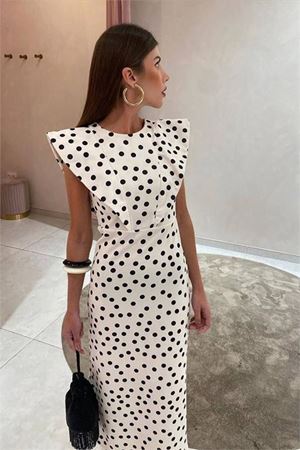 Neşeli butik kadın beyaz omuz vatkalı puantiye desen midi boy kalem elbise NBEMP3042