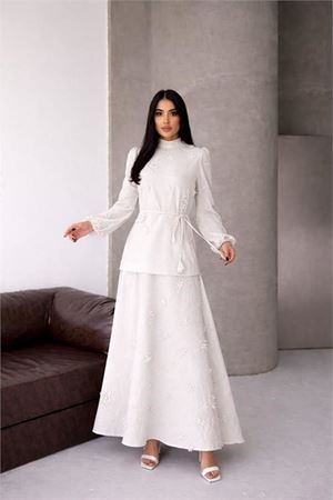 Neşeli butik kadın beyaz keten kumaş çiçek aplikeli hakim yaka etekli takım NBMS2629