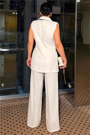 Neşeli butik kadın beyaz modern kesim fular detaylı palazzo pantolon yelek ikili takım NBSTR1618