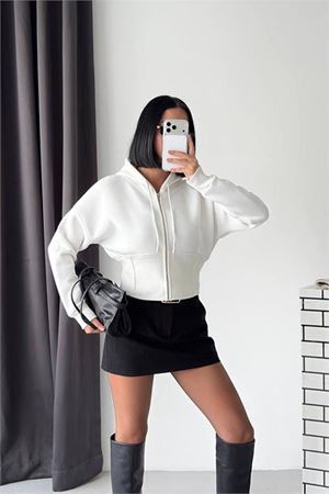 Neşeli butik kadın beyaz 3 iplik şardonlu kapüşonlu fermuarlı crop sweatshirt NBG6224