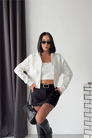 Neşeli butik kadın beyaz 3 iplik şardonlu kapüşonlu fermuarlı crop sweatshirt NBG6224