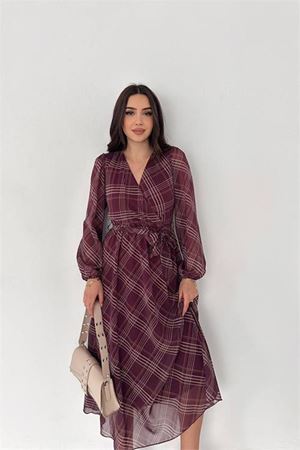 Neşeli butik kadın bordo kruvaze yaka ekose desenli beli kuşaklı midi boy şifon elbise