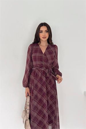 Neşeli butik kadın bordo kruvaze yaka ekose desenli beli kuşaklı midi boy şifon elbise