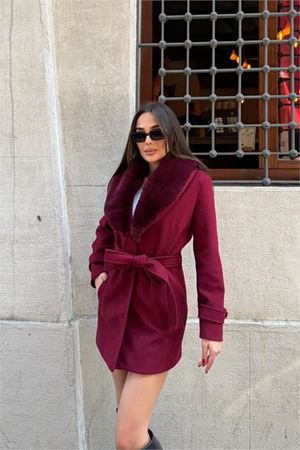 Neşeli butik kadın cep detaylı kuşaklı yaka kürklü kısa kaşe kaban NBSTR1019