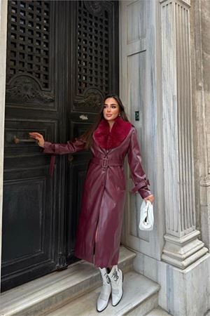 Neşeli butik kadın yaka çıkarılabilir kürk detaylı düğmeli deri trençkot NBSTR1001