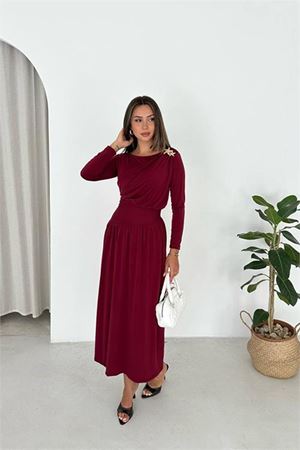 Neşeli butik kadın bordo broş detaylı sandy kumaş drapeli midi boy elbise NBK5011